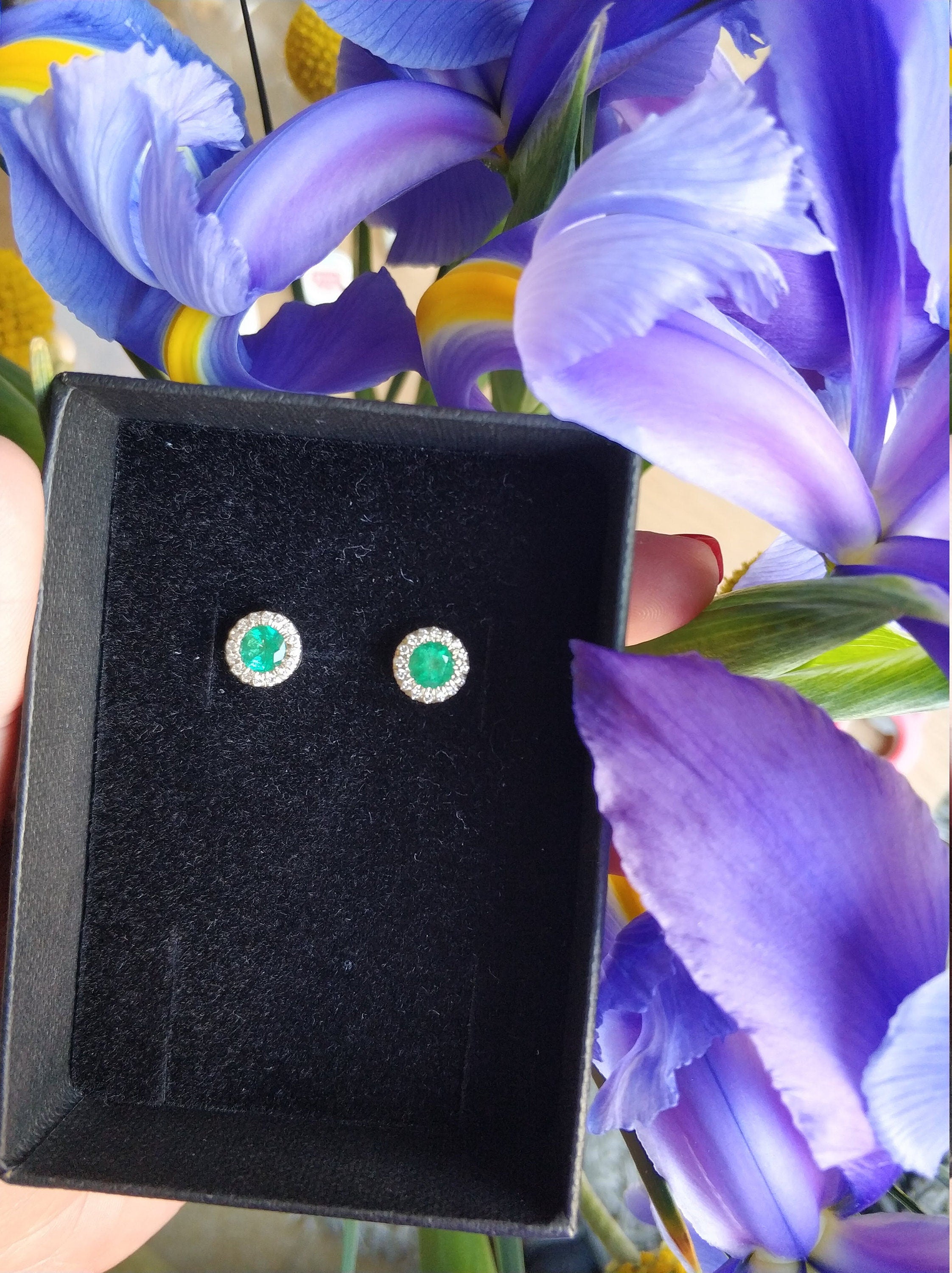 Emerald halo stud