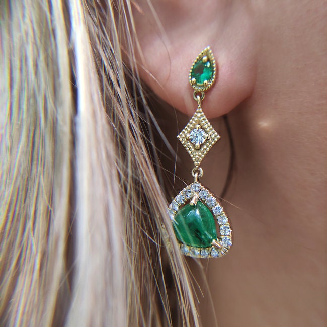 Emerald cabochon earrings