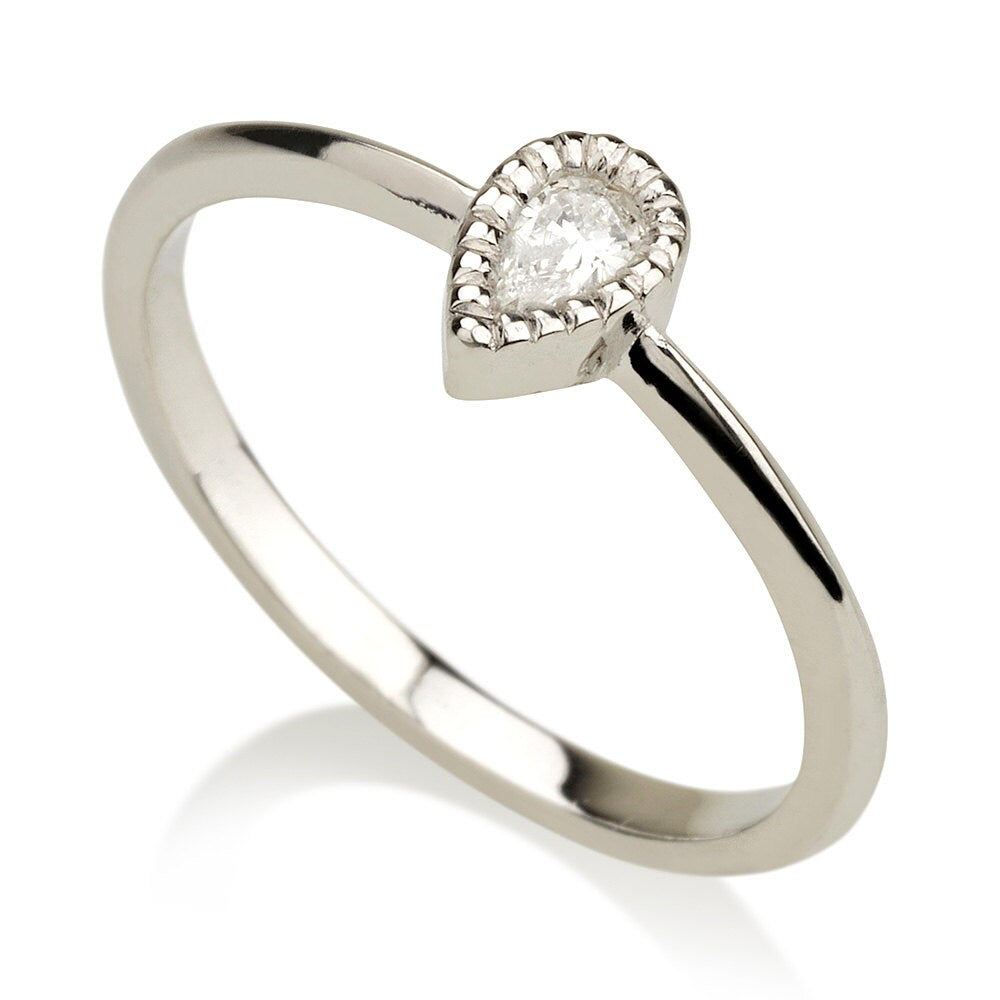 Pear shape diamond ring